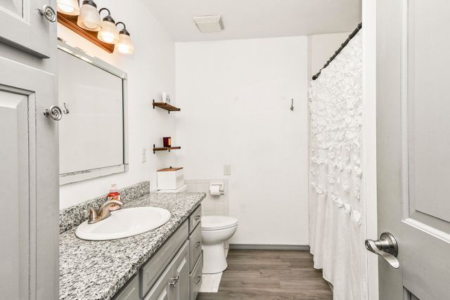 1455 S Oakmont Avenue, Springfield, MO 65809