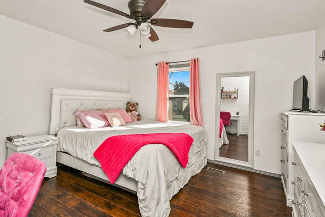 1455 S Oakmont Avenue, Springfield, MO 65809