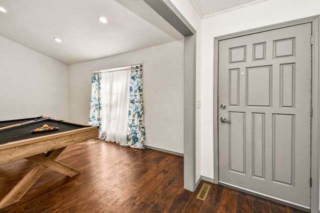 1455 S Oakmont Avenue, Springfield, MO 65809