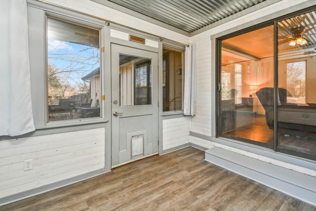 1455 S Oakmont Avenue, Springfield, MO 65809