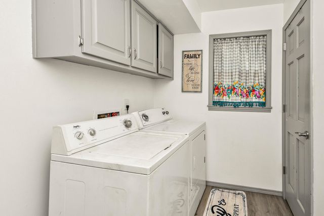 1455 S Oakmont Avenue, Springfield, MO 65809