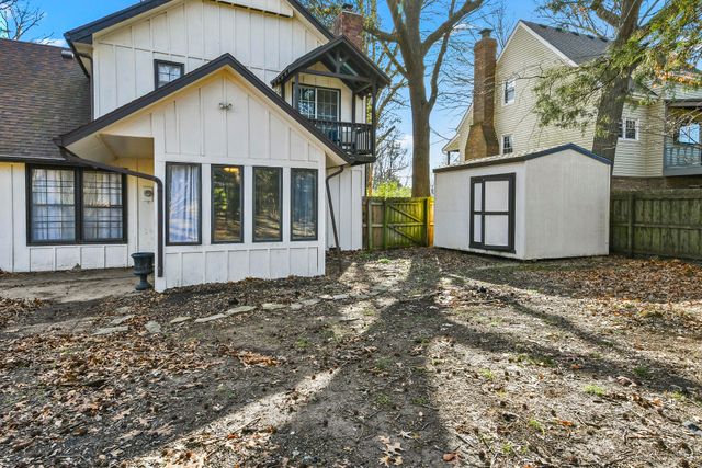 1455 S Oakmont Avenue, Springfield, MO 65809