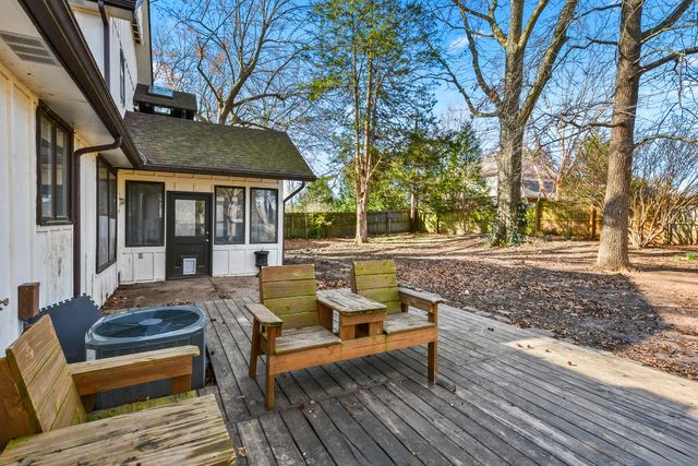 1455 S Oakmont Avenue, Springfield, MO 65809