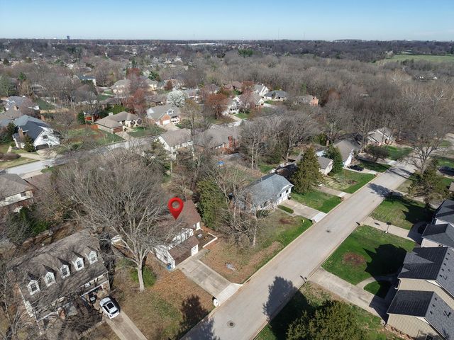 1455 S Oakmont Avenue, Springfield, MO 65809