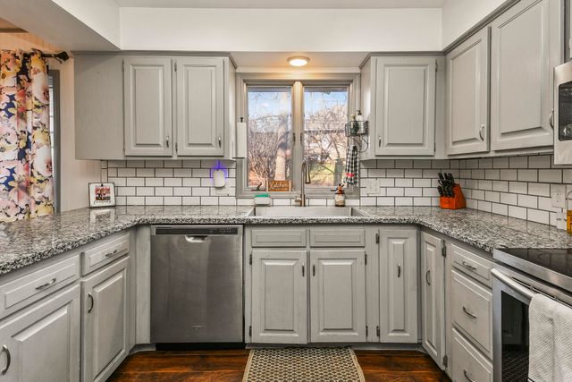 1455 S Oakmont Avenue, Springfield, MO 65809