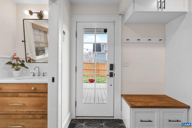 1105 AVON ST, Charlottesville, VA 22902