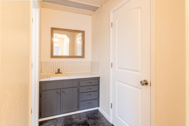 588 NW Scenic Drive, Grants Pass, OR 97526