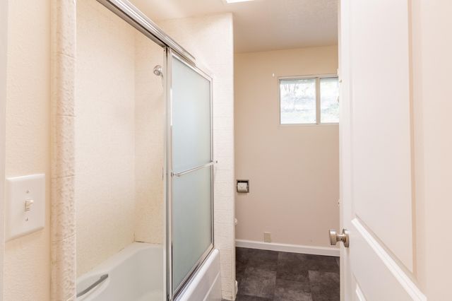 588 NW Scenic Drive, Grants Pass, OR 97526