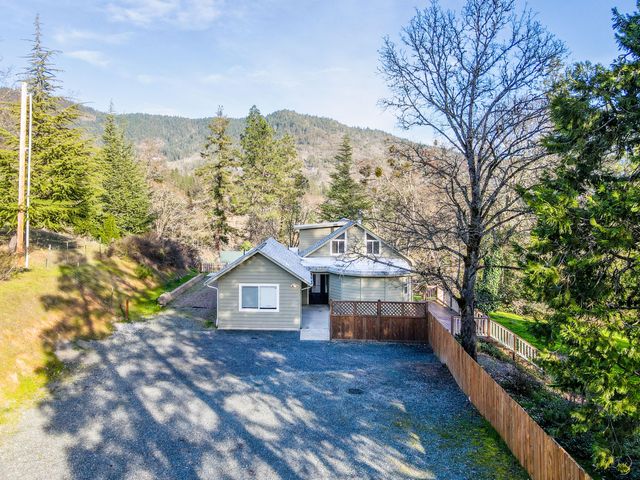 588 NW Scenic Drive, Grants Pass, OR 97526