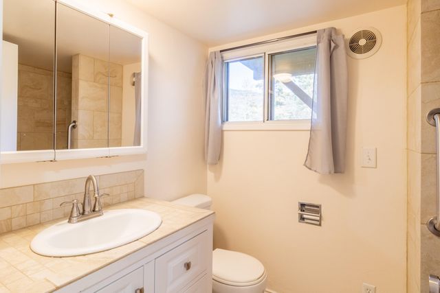 588 NW Scenic Drive, Grants Pass, OR 97526