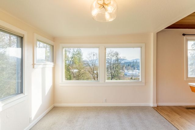 588 NW Scenic Drive, Grants Pass, OR 97526