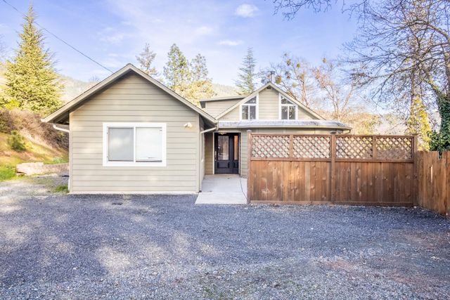 588 NW Scenic Drive, Grants Pass, OR 97526