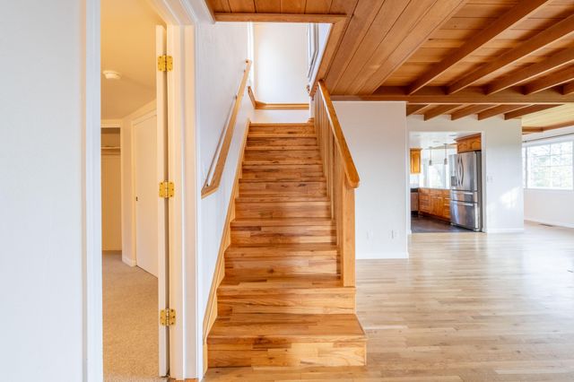 588 NW Scenic Drive, Grants Pass, OR 97526