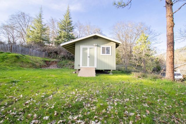 588 NW Scenic Drive, Grants Pass, OR 97526