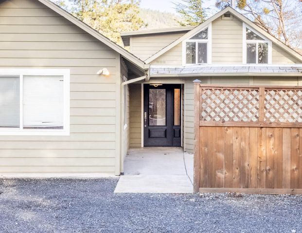 588 NW Scenic Drive, Grants Pass, OR 97526