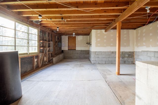 588 NW Scenic Drive, Grants Pass, OR 97526