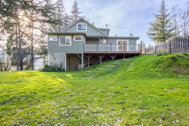 588 NW Scenic Drive, Grants Pass, OR 97526