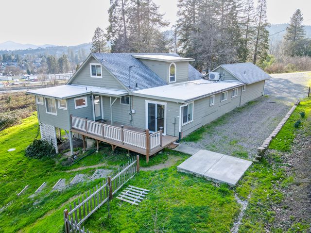 588 NW Scenic Drive, Grants Pass, OR 97526