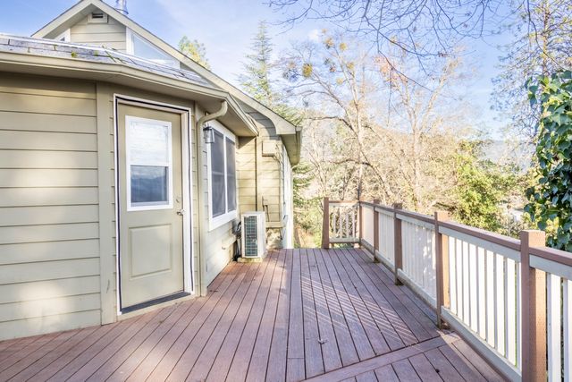 588 NW Scenic Drive, Grants Pass, OR 97526