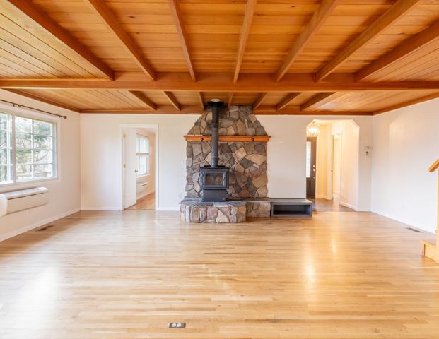 588 NW Scenic Drive, Grants Pass, OR 97526