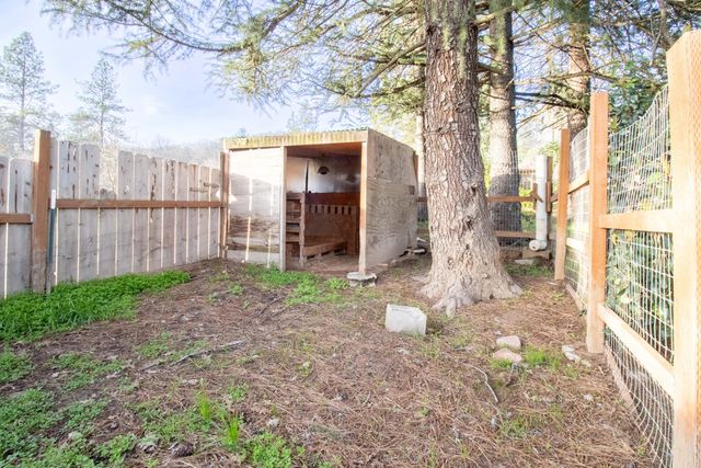 588 NW Scenic Drive, Grants Pass, OR 97526