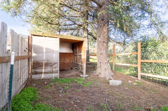 588 NW Scenic Drive, Grants Pass, OR 97526