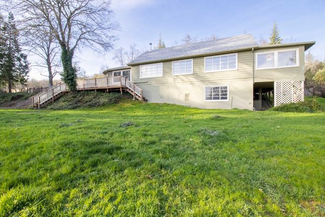 588 NW Scenic Drive, Grants Pass, OR 97526