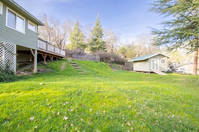 588 NW Scenic Drive, Grants Pass, OR 97526