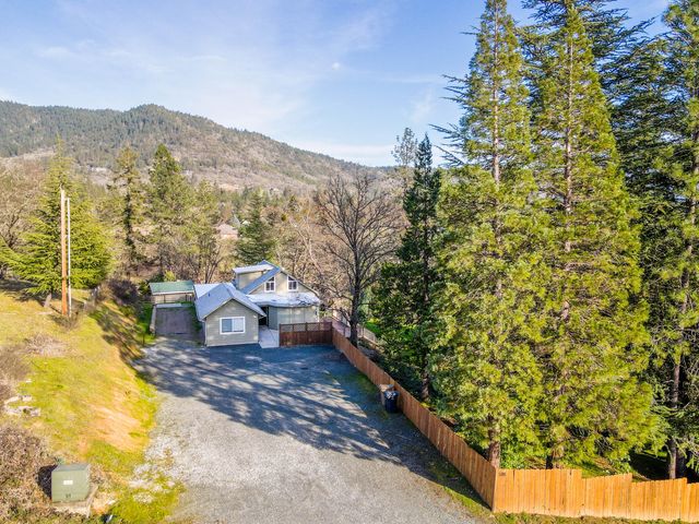 588 NW Scenic Drive, Grants Pass, OR 97526