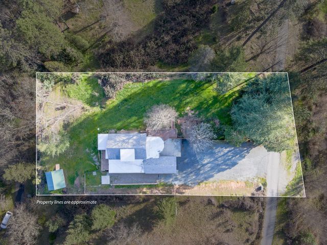 588 NW Scenic Drive, Grants Pass, OR 97526