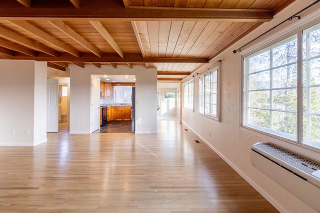 588 NW Scenic Drive, Grants Pass, OR 97526