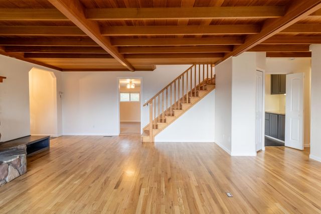 588 NW Scenic Drive, Grants Pass, OR 97526