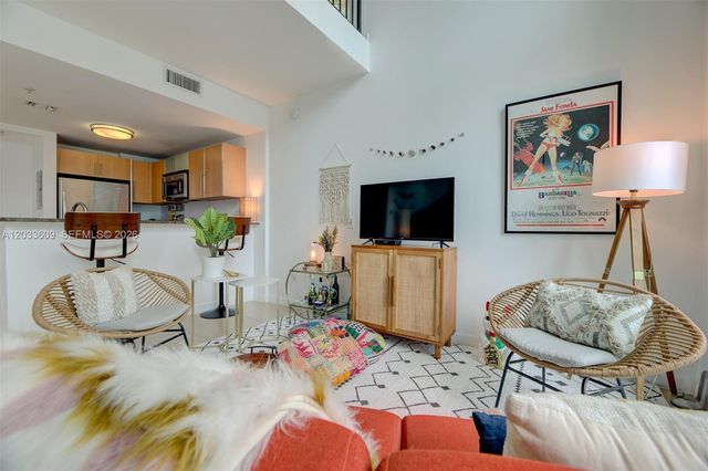 300 S Biscayne Blvd L-428, Miami, FL 33131
