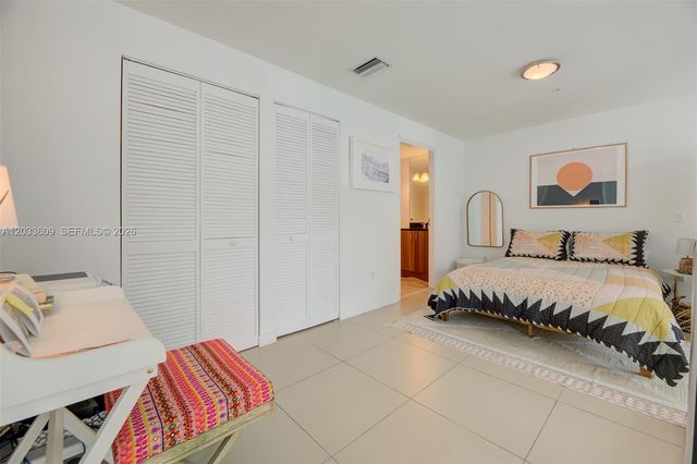 300 S Biscayne Blvd L-428, Miami, FL 33131