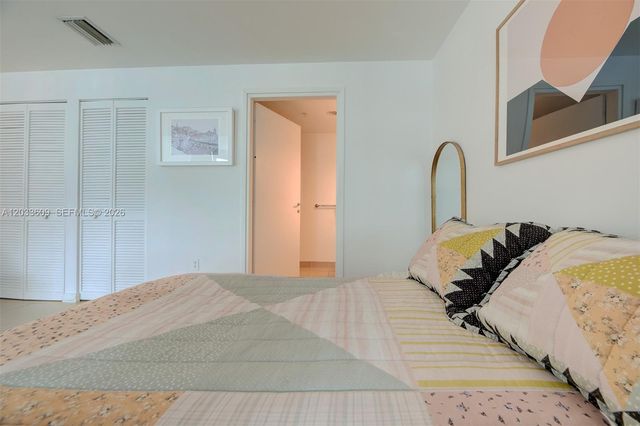 300 S Biscayne Blvd L-428, Miami, FL 33131