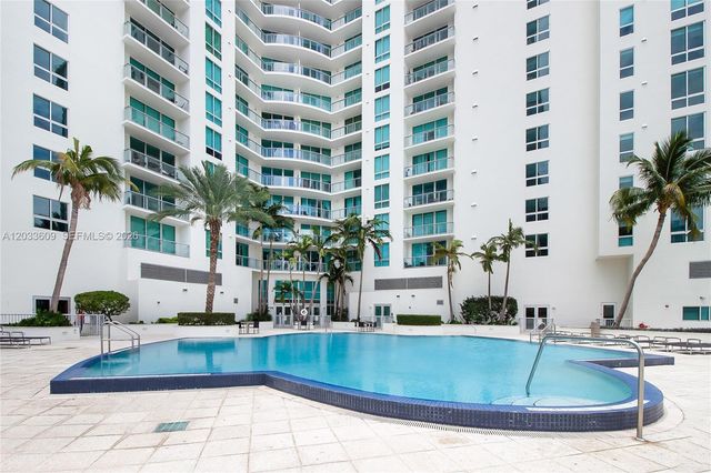 300 S Biscayne Blvd L-428, Miami, FL 33131