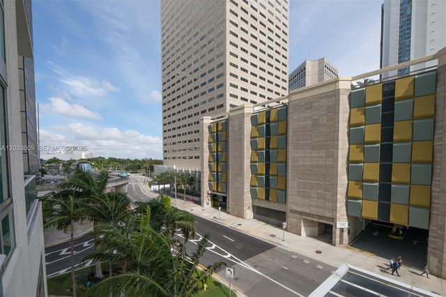 300 S Biscayne Blvd L-428, Miami, FL 33131
