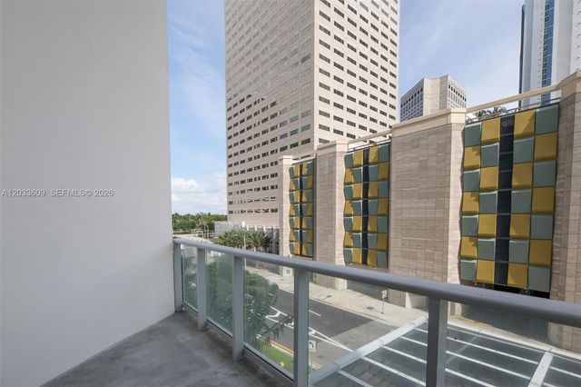 300 S Biscayne Blvd L-428, Miami, FL 33131
