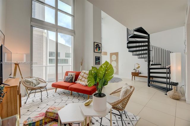 300 S Biscayne Blvd L-428, Miami, FL 33131