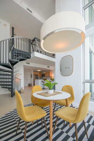 300 S Biscayne Blvd L-428, Miami, FL 33131