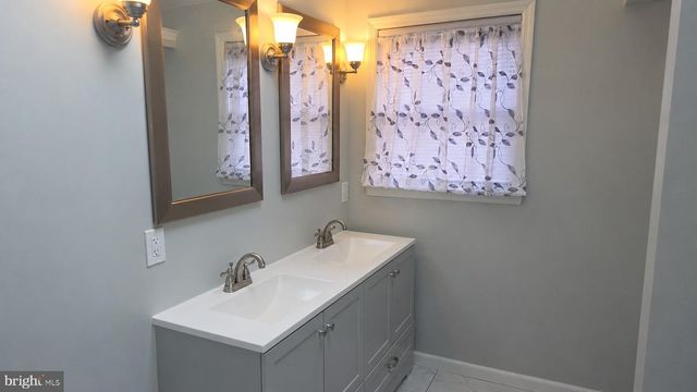 406 BOW LN, Gilbertsville, PA 19525