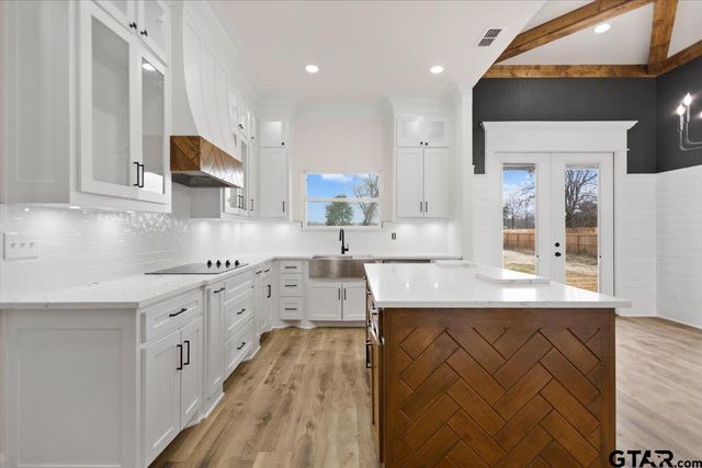 19395 Ridge Point Cir, Lindale, TX 75771