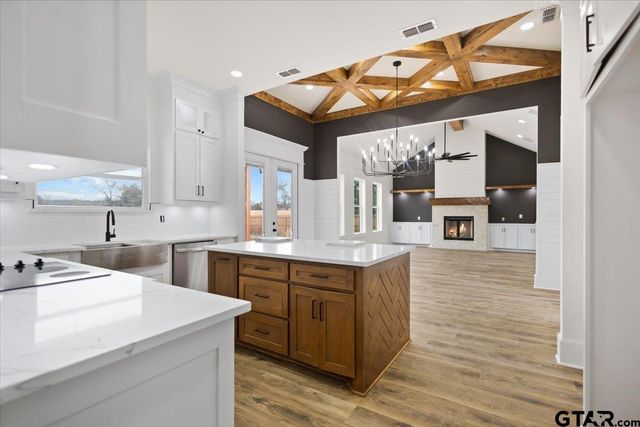 19395 Ridge Point Cir, Lindale, TX 75771