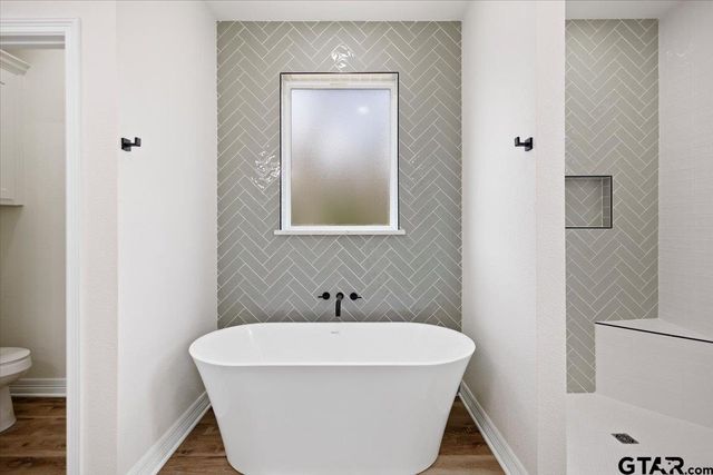 19395 Ridge Point Cir, Lindale, TX 75771