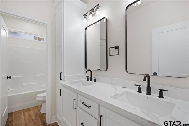 19395 Ridge Point Cir, Lindale, TX 75771