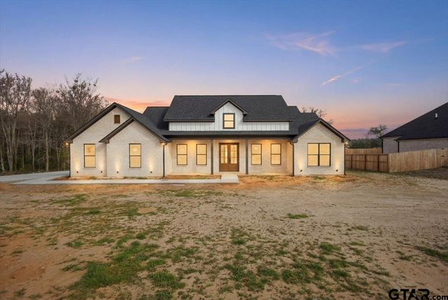 19395 Ridge Point Cir, Lindale, TX 75771