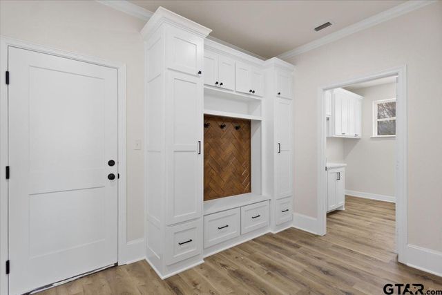 19395 Ridge Point Cir, Lindale, TX 75771