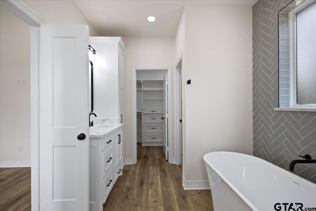 19395 Ridge Point Cir, Lindale, TX 75771