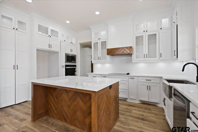 19395 Ridge Point Cir, Lindale, TX 75771