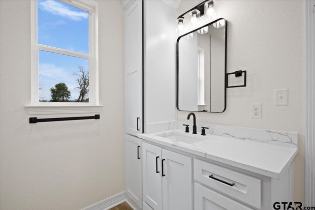 19395 Ridge Point Cir, Lindale, TX 75771